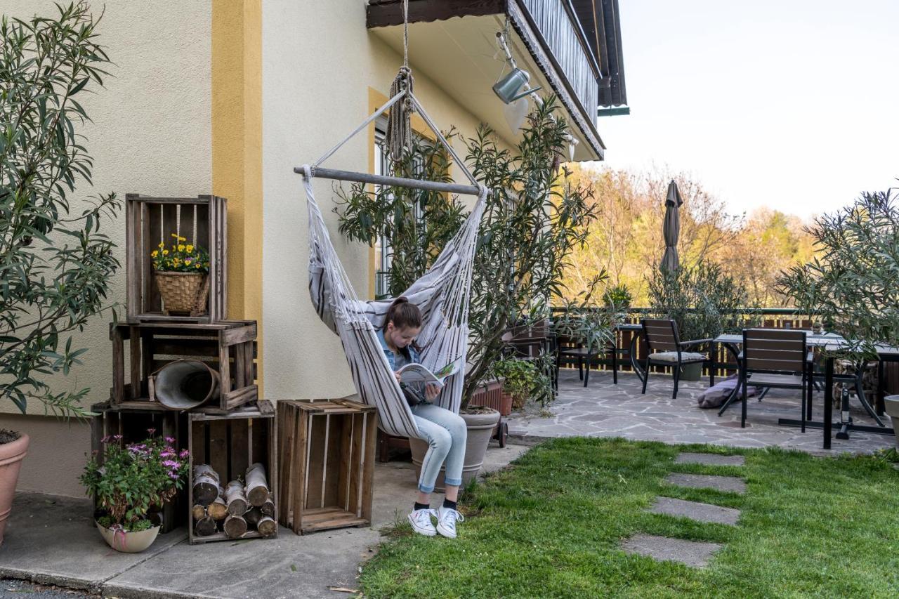 Privatzimmer Haring Kitzeck im Sausal Exterior foto