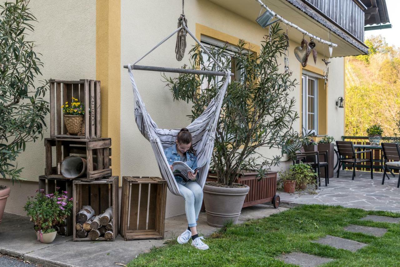 Privatzimmer Haring Kitzeck im Sausal Exterior foto